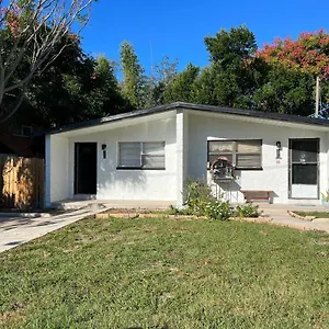 Bohemian 1 Bedroom- Minutes From Busch Gardens Apartment Tampa